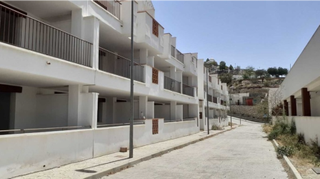 Edifici a Terque. Venta de piso  71 apartamentos  local  56 trasteros  28 garajes