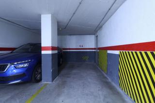 Aparcament cotxe  Muntanya. Conjunto de parking y gran trastero en venta guinardó rambla mun