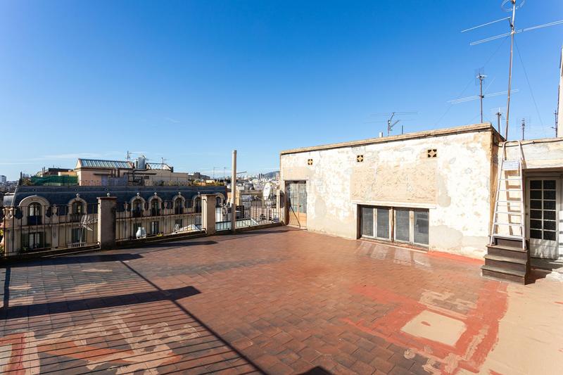 Foto 13f9c815-5180-4558-ba13-f79148d3395f. Ático exclusivo ático dúplex en eixample amplias terrazas a reformar en Barcelona