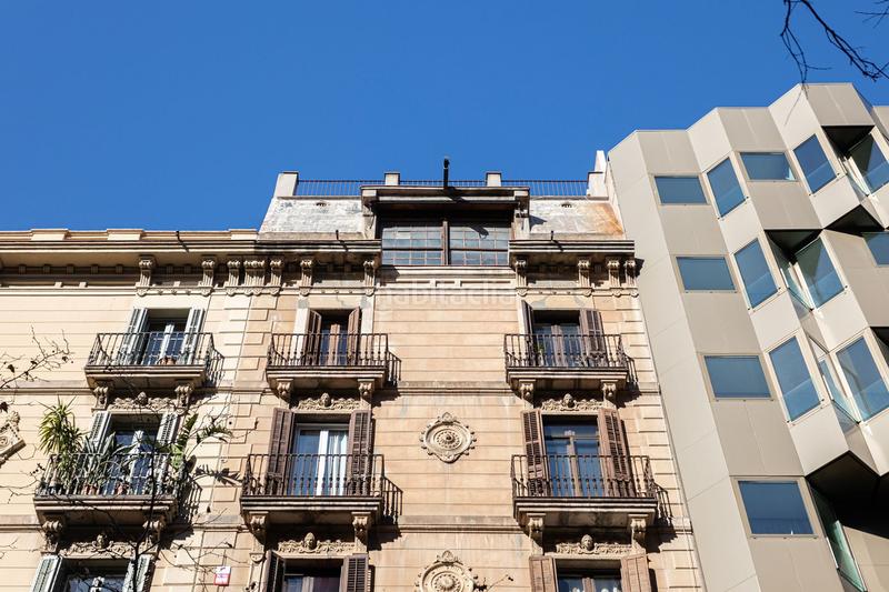 Foto 4f5e3dc8-c943-474a-b4f3-0155bf8c2314. Ático exclusivo ático dúplex en eixample amplias terrazas a reformar en Barcelona