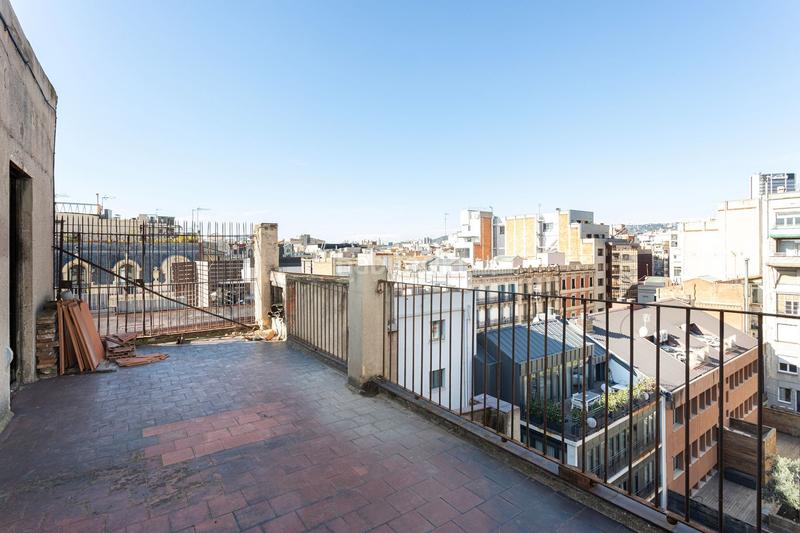 Foto b0639631-5e7b-4883-baa6-c3ab33d8a409. Ático exclusivo ático dúplex en eixample amplias terrazas a reformar en Barcelona