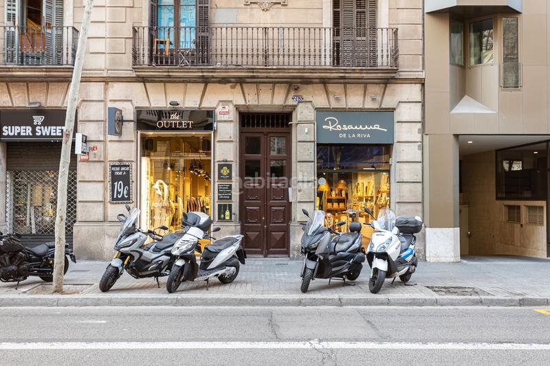 Foto c4764b3c-cbc3-45c8-8e01-59d3e0c59b4a. Ático exclusivo ático dúplex en eixample amplias terrazas a reformar en Barcelona