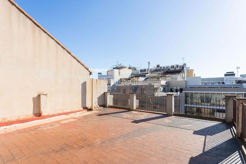 Foto c8ef8d7d-5de2-4790-97f5-27a8c07b736a. Ático exclusivo ático dúplex en eixample amplias terrazas a reformar en Barcelona