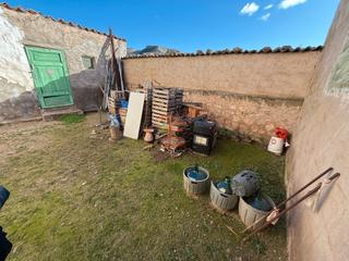 Casa  Camino del molino. Se vende casa urbana en rueda de jalón con solar.