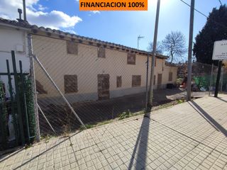 Terreny residencial  Calle comercio. Terreno con vivienda independiente para derribo y desescombro.