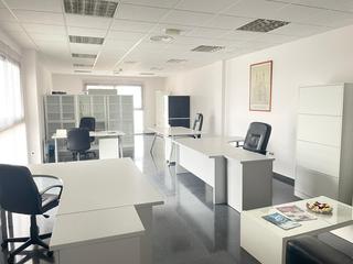 Rent Office space  Felix luis pareja munoz. Puerto lumbrerasoficina