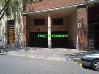 Aparcament cotxe a Anselm clave 19. Plaa gran