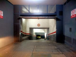 Parking coche en Sant cugat 92. Cotxe petit  mitja