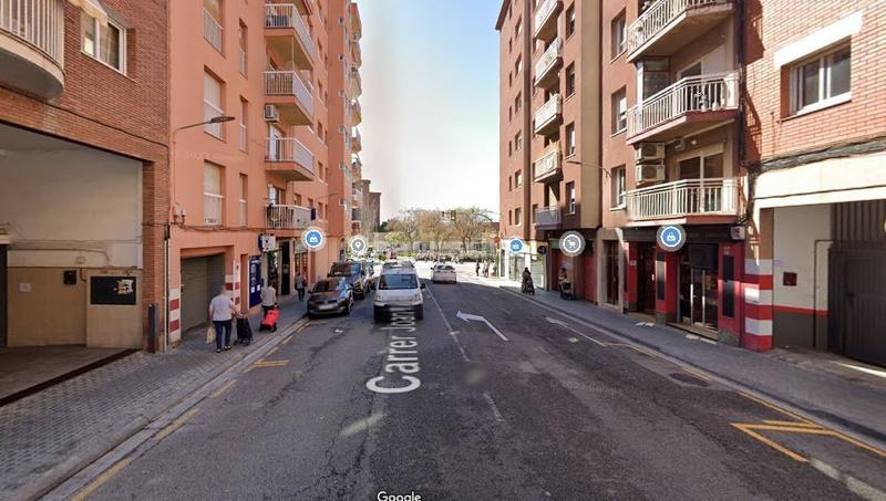 Foto 48d7a08c-3a26-43d4-b848-e41d084de472. Aparcament cotxe a juan larrea 3 a Peramàs Mataró
