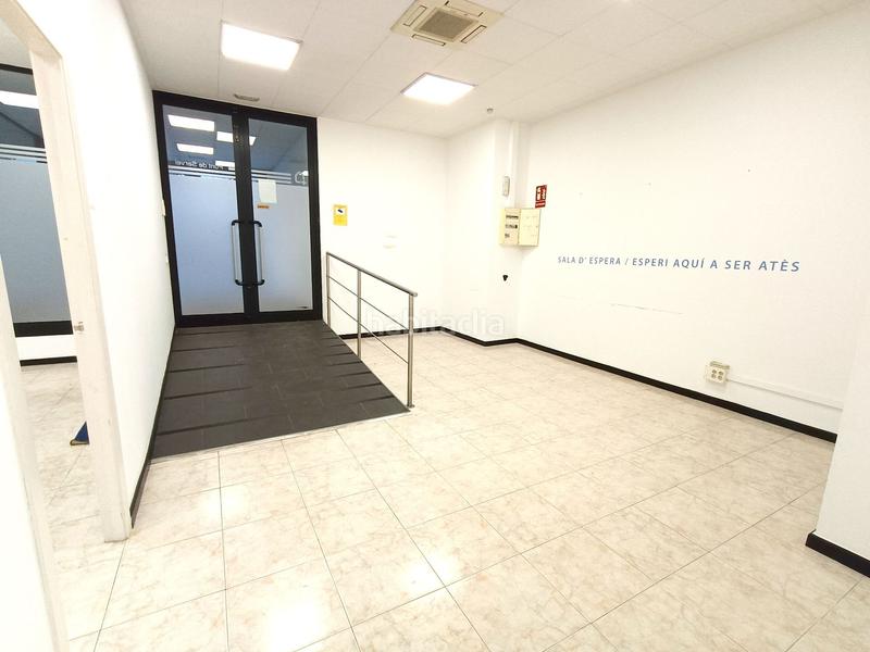 Foto 63cf66de-f62c-47b5-a3e0-b617b98b02e0. Alquiler local comercial en jaume isern 39 bona ubicació en Mataró