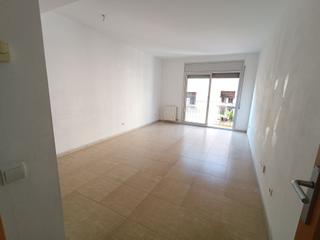 Alquiler Piso en Centre. 4 habitacions  estudi