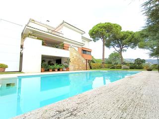 Casa a Urbanitzacions. Casa amb piscina i molt intima