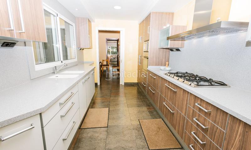 Foto b550e192-c5c3-4e81-9dd1-d60637c7839e. Haus mit heizung pool in Urbanitzacions Mataró