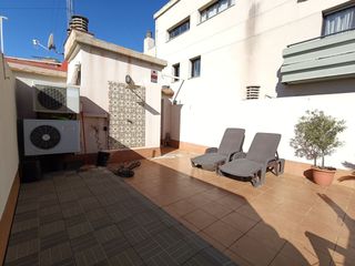 Lloguer Pis a Centre. Encantador dúplex moblat  amb terrassa assolellada al cor de mat