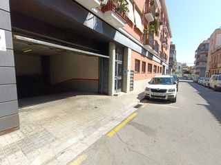 Aparcament cotxe a TOMAS VIÑAS 4