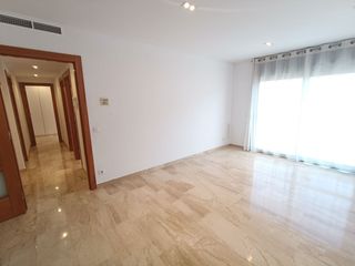 Affitto Appartamento in Centre. 3 habitacions amb pk
