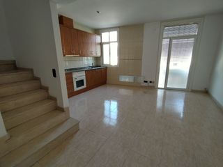 Location Appartement à Centre. Plaça cuba molt solejat