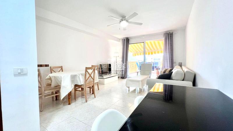 Foto 719e4ae2-54f2-41bc-bf6a-a1cc60cd9ca6. Zweistöckige wohnung in juan carlos i 53 in Los Cristianos Arona