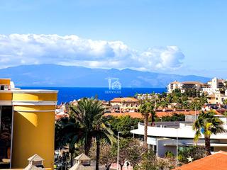 Duplex à De moscú 111. Dúplex moderno con garaje doble costa adeje