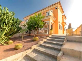 Casa a Kurt konrad mayer 20. Casa de 3 plantas en costa adeje