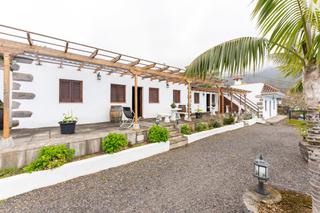Mas à La tanquera 24. Hotel rural en funcionamiento  la tanquera y las rosas, los real