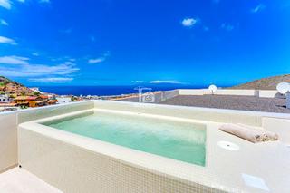 Àtic a Galicia 36. Ático de lujo con piscina privada y terraza panorámica en el sur