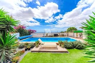 Casa a Del bernegal 23. Encantadora casa con piscina privada en granadilla de abona