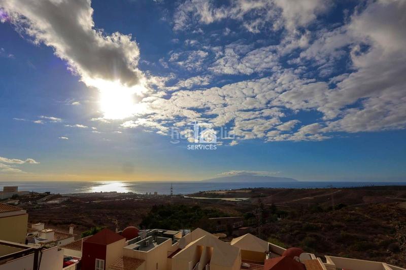 Foto c979698d-bdc0-4401-af91-03c514b553dd. Casa aparellada a panizo 1 a Chayofa Arona