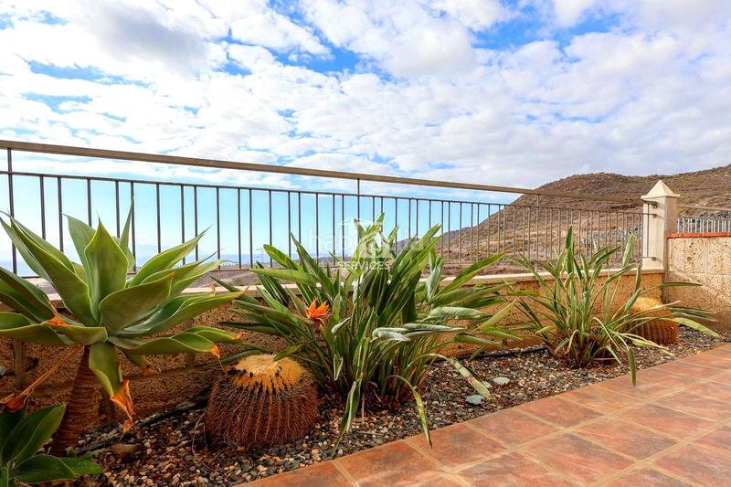 Foto e9a225dd-5f49-47e7-ac19-f07728181a67. Casa aparellada a panizo 1 a Chayofa Arona