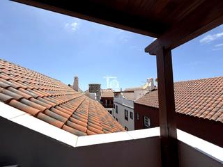 Casa  Tagara. Chalet adosado en jardín botánico