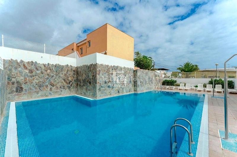 Foto e87a7a06-7e06-4c41-98cc-d574885c7007. Reihenhaus in tucan 10 in Palm - Mar Arona