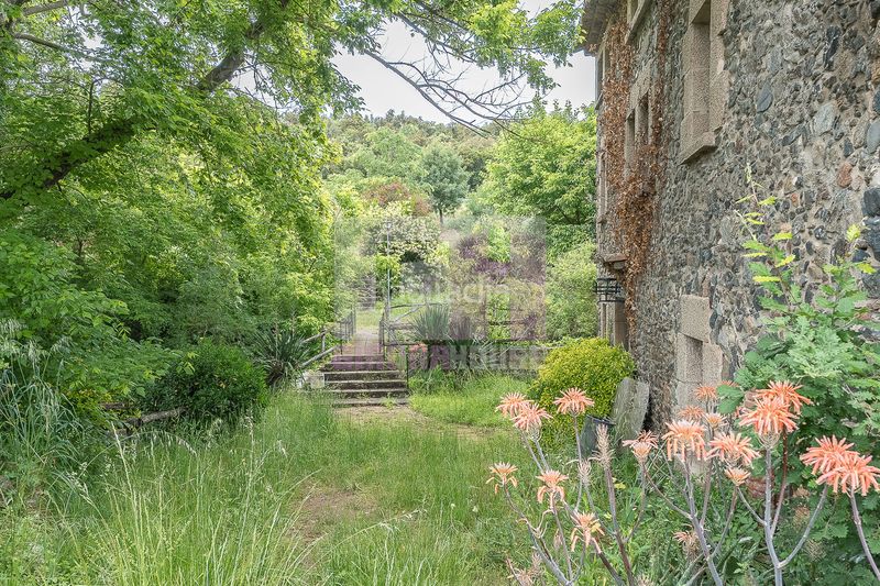 Foto a418e222-fff5-4569-90c3-42b55782212e. Casa amb xemeneia calefacció aparcament a Caldes de Malavella