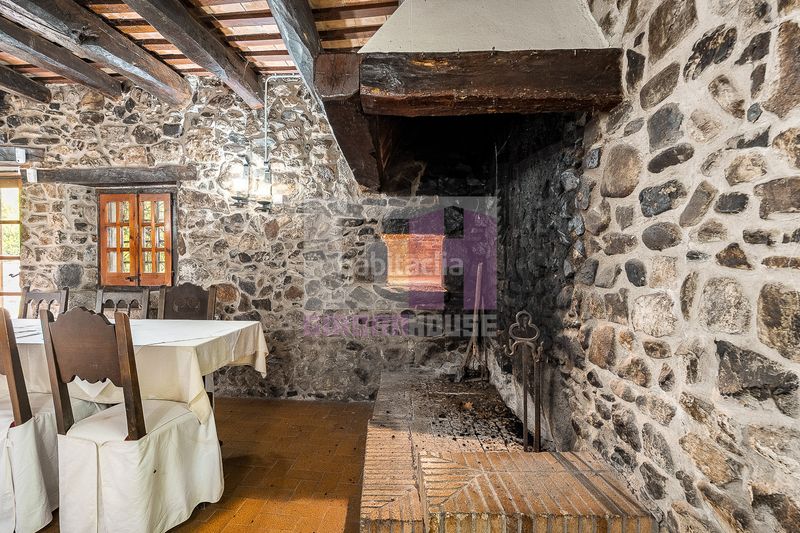 Foto d1aeebd1-4eb8-48bb-b6ff-e88721b86e12. Casa amb xemeneia calefacció aparcament a Caldes de Malavella