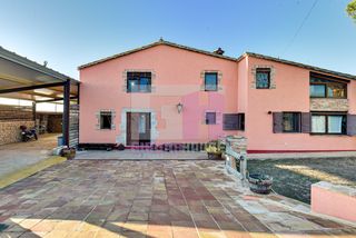 Haus in Plaça de l'església 7. Masía en venta