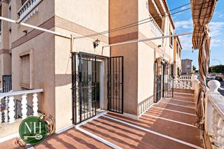 Casa  Calle derechos humanos. Triplex cerca de la avenida roquetas de mar en calle derechos hu