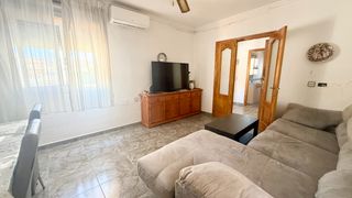 Semi detached house  Calle alonso cano. Se vende casa en zona de pintor rosales