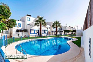 Casa adossada a Aguadulce Norte. Se vende tríplex adosado en zona aguadulce norte