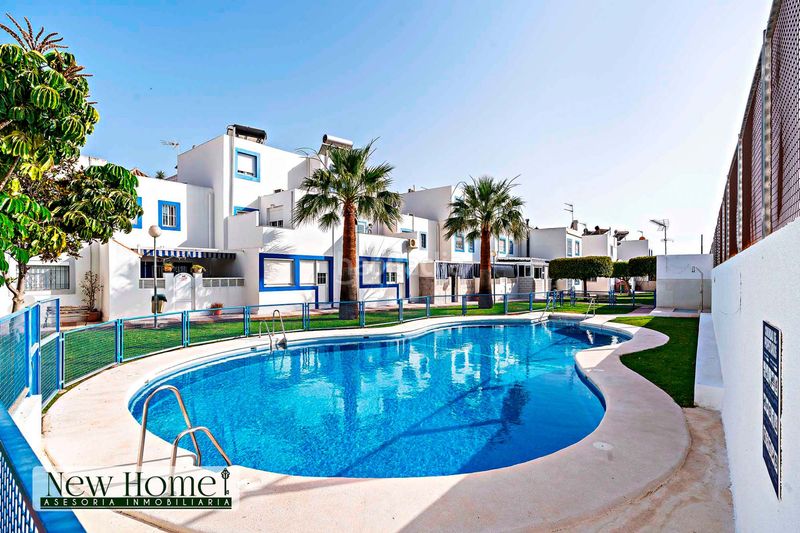 Foto 7657518f-20b6-430c-9220-054000709414. Casa adossada amb aparcament piscina a Aguadulce Norte Roquetas de Mar