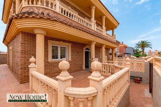 Chalet  Calle finlandia. Se vende espectacular chalet en salinas, roquetas de mar