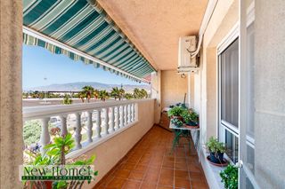 Pis  Avenida reino de españa. Amplio piso de 3 dormitorios con gran terraza en las salinas, ro