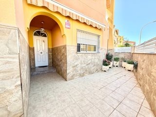 Casa  Avenida albuñol. Amplia casa de 162 m² con cochera y gran porche en avenida albuñ