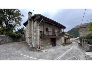 Casa aparellada a Real 4. Casa de pueblo reformada en hornillalatorre