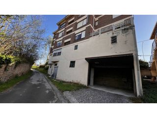 Local Comercial a Calle carretera laredo 10. Local diafano de 100m2 con agua luz y saneamiento en nofuentes