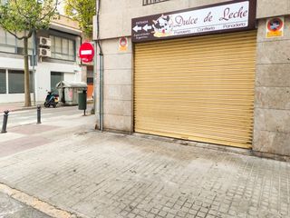 Miete Autoparkplatz in Centro. Local esquina con persiana automãtica, capacidad de dos coches,