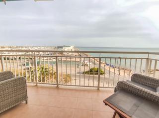 Rent Flat in Centro. Espectacular dos dormitorios, baão y aseo en frente del puerto d