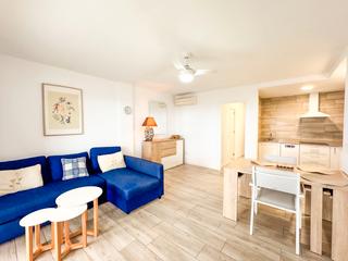 Lloguer Apartament a Calas Santa Pola Este. Apartamento de 2 dormitorios, baão completo con palto de ducha,