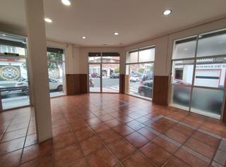 Affitto Locale commerciale in Plaza Crevillente - Antiguos Juzgados - El Asilo. Amplio local comercial en planta baja esquina en calle antonio m