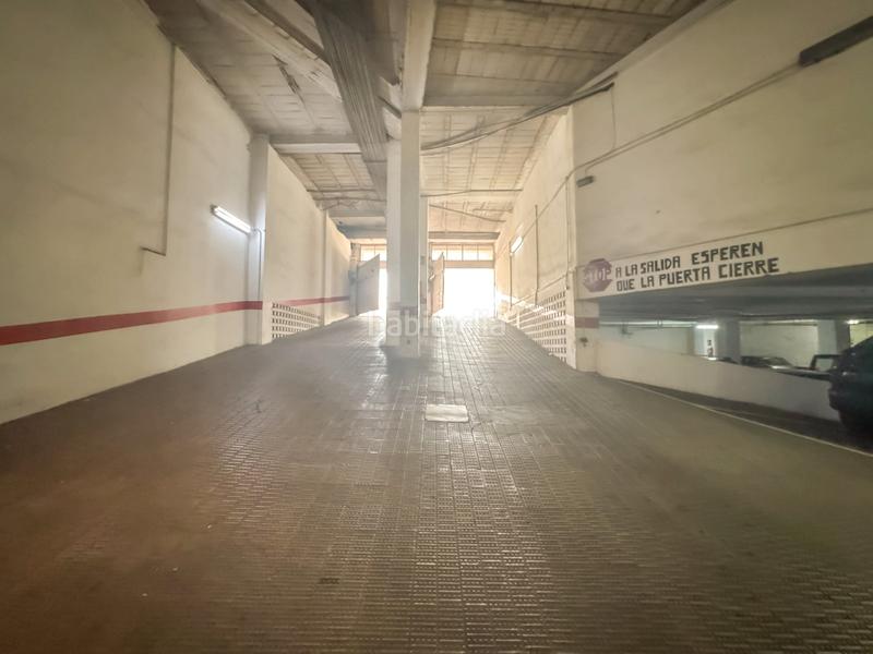 Foto d383d378-3ba2-4747-95eb-ec2bbbb9ece4. Alquiler parking coche plaza de parking, buenas dimensiones, primer sãtano, acceso coche por rampa desde calle, acceso peatonal por escaleras y ascensor en Elche / Elx