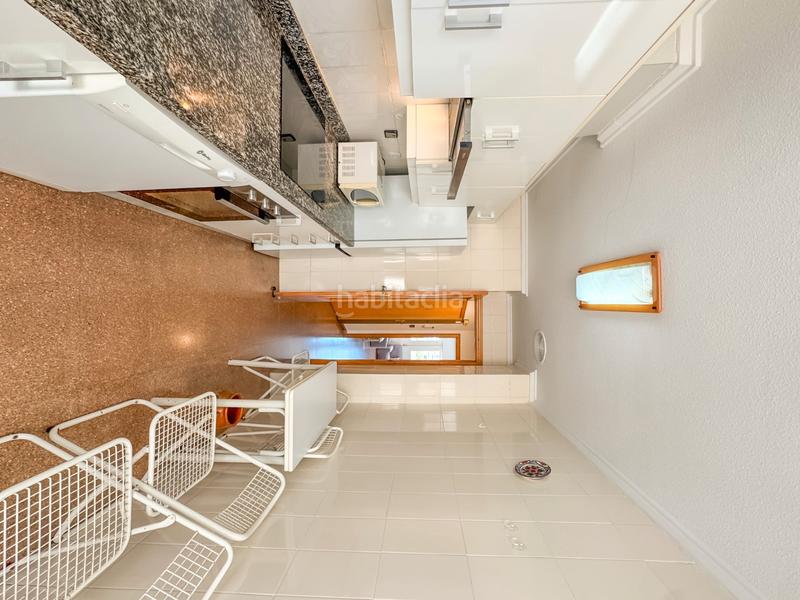 Foto 162b0506-2b57-434a-9063-fc5238e3a94e. Lloguer apartament amb piscina a Playa Levante Santa Pola