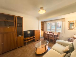 Rent Flat in Pont Nou - Corazón de Jesús. Piso de 3 dormitorios y un baão en zona reina victoria de elche